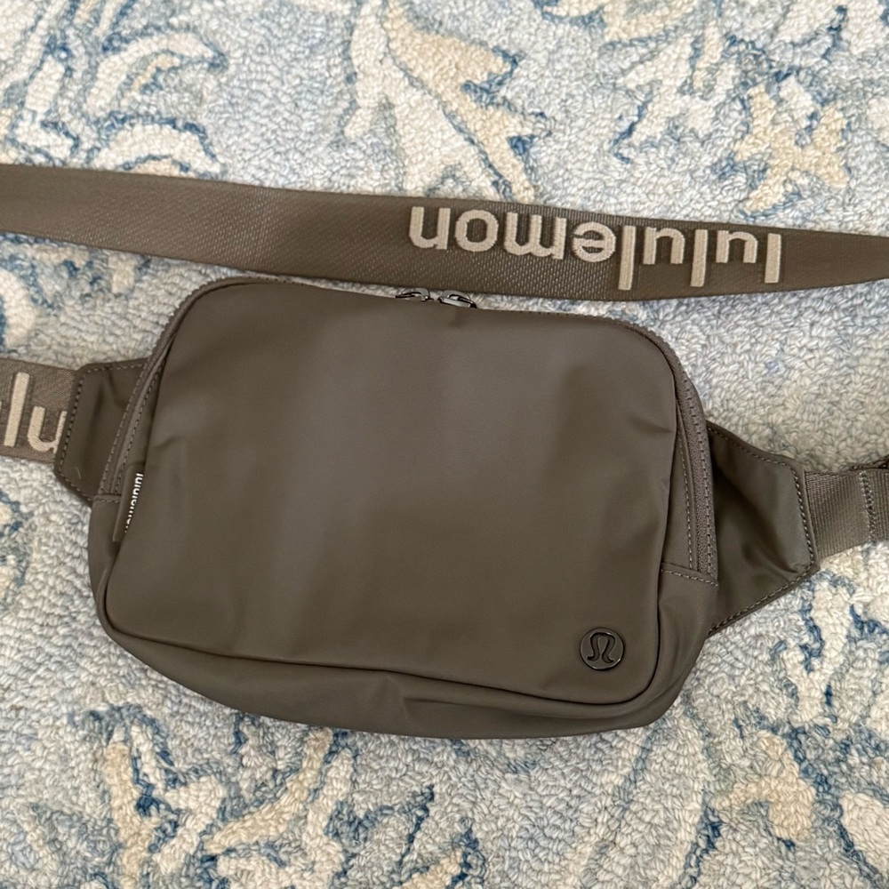 lululemon Nomad Trench Large 2L Belt Bag with Adjustable Strap